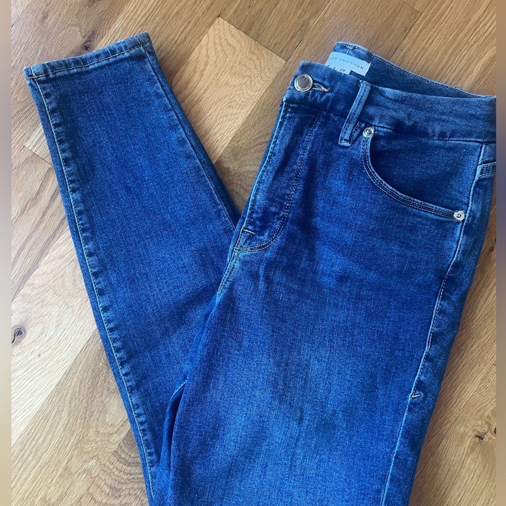 GOOD AMERICAN GOOD LEGS SKINNY CROPPED JEANS 8/29